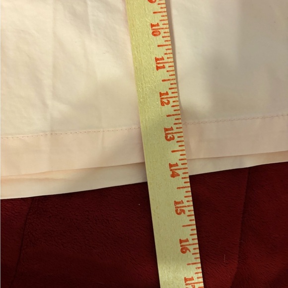 Old Navy Women's Soft Pink Shorts - Picture 6 of 8